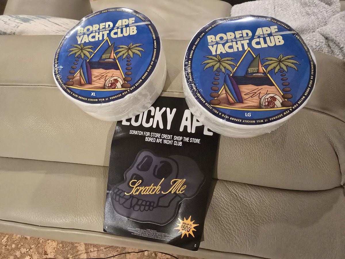 SteveThe2BitApe's tweet photo. Losing weight and have no clue what size I am anymore... so had to get 2! 😆 scratcher is fun... but for $5 I wish I hadn't scratched it! 🤪 Can't wait to rock the new fits in SC! See you all in October! 🦧 https://t.co/gO8sqGEOBo
