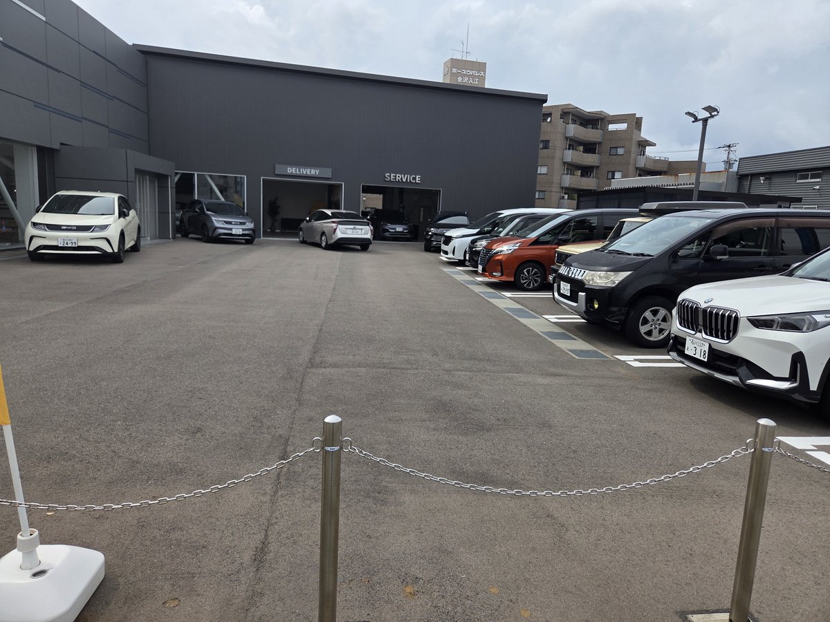 masayan_kazu's tweet photo. BYD AUTO 金沢
今日も満車
店内混雑してるの初めて見たかもw https://t.co/zdBkLe4MnC