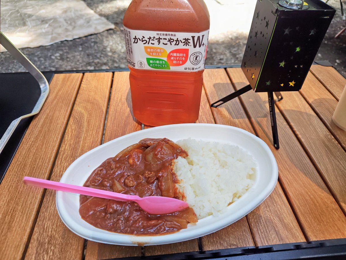 Barry_Mk2's tweet photo. キャンプ飯はハヤシライス

学生時代、修学旅行先で失敗して汁気の多いカレーを作ってた友人が

無事シェフになって立派なハヤシライスを…

いやぁ見事見事（食べるだけおじさん）

（広告・からだすこやか茶） https://t.co/tvHgjjERtu
