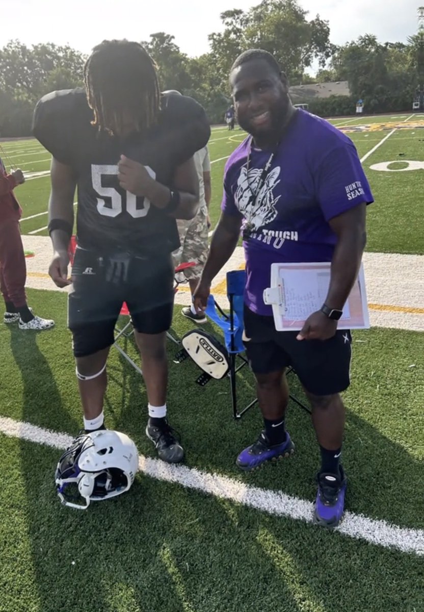 _JaceKing71's tweet photo. Great scrimmage Saturday💪🏾
Building chemistry.
On to the season 😤🐯🏈 https://t.co/6US3ZWlvbC