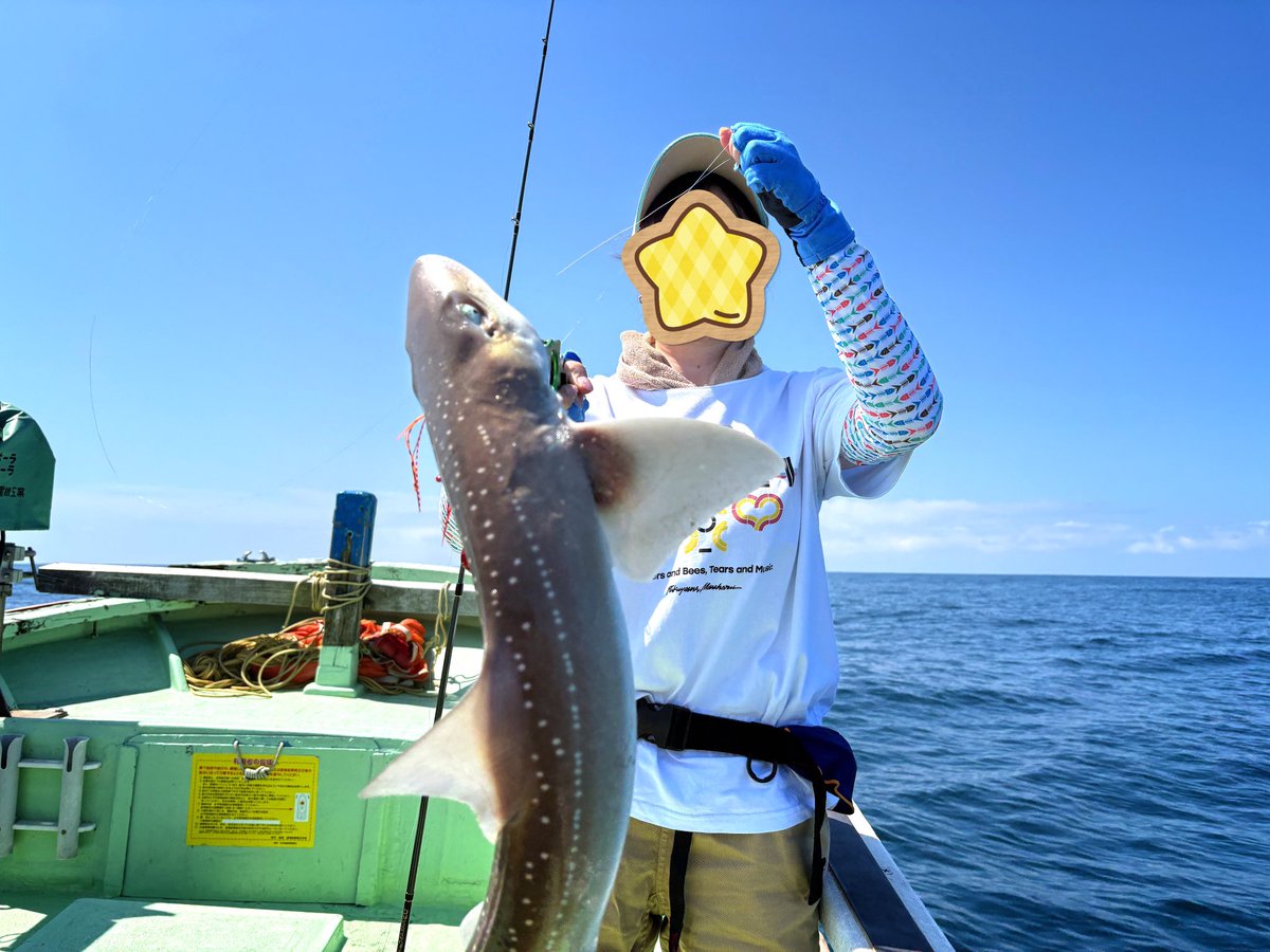 himyu39's tweet photo. 真鯛ゲット🐟66cm🐟
初めてホシザメ釣った👽
そしてサバの返り血を浴びた🤣 https://t.co/HLFTY7Oxeb
