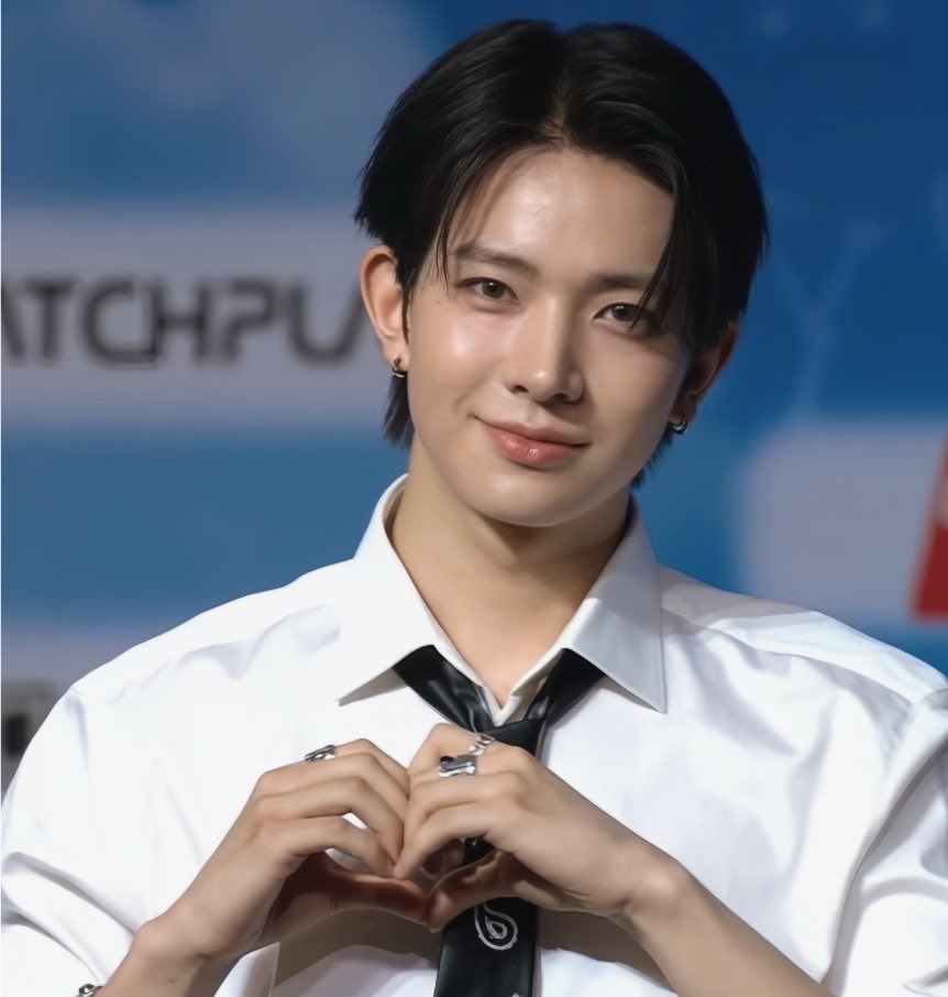 mnluvhs's tweet photo. นี่ไม่ใช่รูปถ่าย นี่รูปหล่อ !!! Welcome back my Dada 😭 https://t.co/1UhXzvUTJD