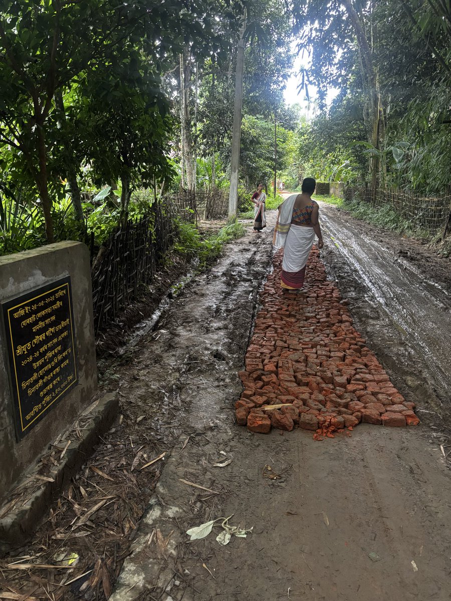 nakachari's tweet photo. @GauravGogoiAsm see the level of work of your ground level members, you allocated 2.5L for this road, it was supposed to be built a part of it but it was shifted to some other place. Have you ever inquiry about it? https://t.co/1gUdP2Ndap