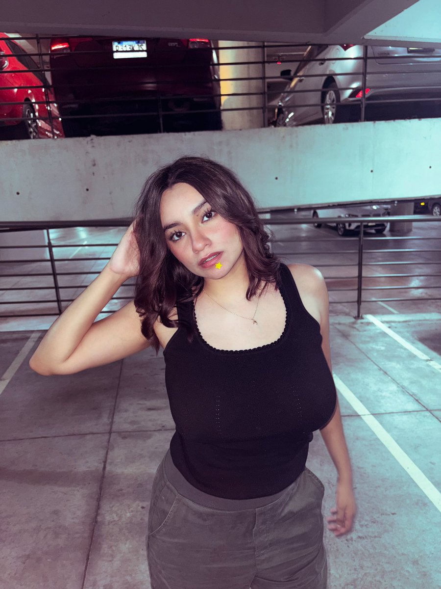 daniuus_'s tweet photo. Llevaba tiempo queriéndome delinear los ojos 🖤 https://t.co/ueQBe94vD2