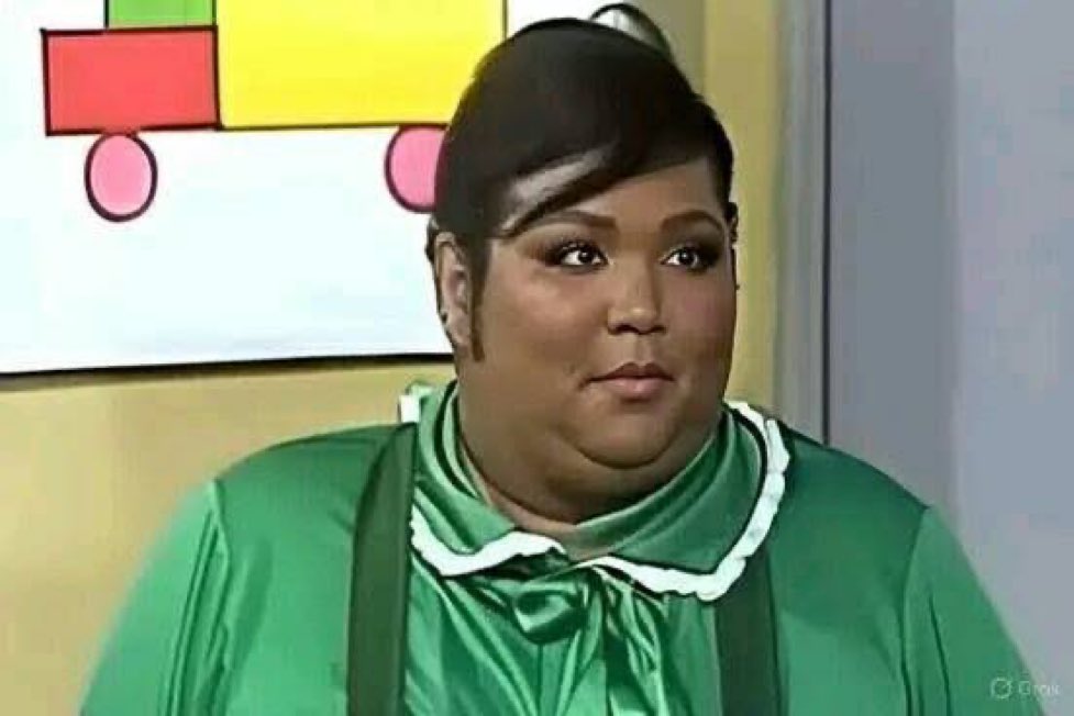 a8oki_'s tweet photo. que hace lizzo en el chavo del ocho https://t.co/gOOtshRZV0