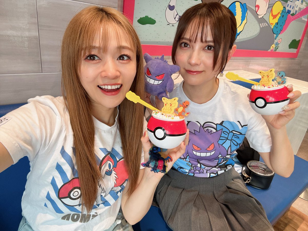 iRis_w_yuki's tweet photo. 先日なしこちゃんとサーティワン食べに行った🍨

ポケセンオリジナルTシャツ着てった🍨

モンスターボールサンデー今日までだからもう一個欲しくて2コメもゲット🍨

美味しかったぁぁまたポケ活しようネ❗️ https://t.co/OVKs2we8wC