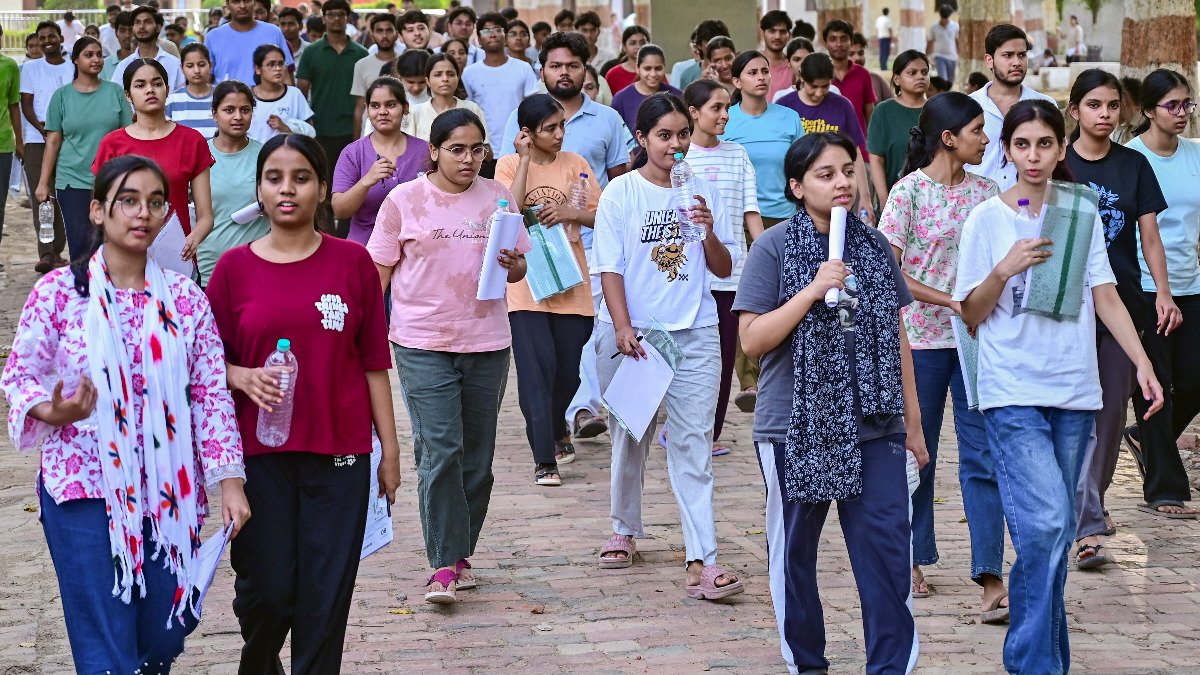 IndiaToday's tweet photo. 𝟒𝟎 𝐝𝐚𝐲𝐬, 𝐧𝐨 𝐚𝐧𝐬𝐰𝐞𝐫 𝐤𝐞𝐲: 𝐔𝐆𝐂 𝐍𝐄𝐓 𝐚𝐬𝐩𝐢𝐫𝐚𝐧𝐭𝐬 𝐰𝐚𝐫𝐧 𝐨𝐟 𝐀𝐮𝐠𝐮𝐬𝐭 𝟏𝟏 𝐩𝐫𝐨𝐭𝐞𝐬𝐭 𝐨𝐮𝐭𝐬𝐢𝐝𝐞 𝐍𝐓𝐀 𝐨𝐟𝐟𝐢𝐜𝐞

UGC NET aspirants have warned of a gathering outside the NTA office on August 11 if the provisional answer key is not released by August 10. The delay has intensified anxiety over PhD admissions, Assistant Professor applications and the NTA's lack of communication.

Read More: https://t.co/6J0sks3ms9

#NTA #NEET #UGCNET