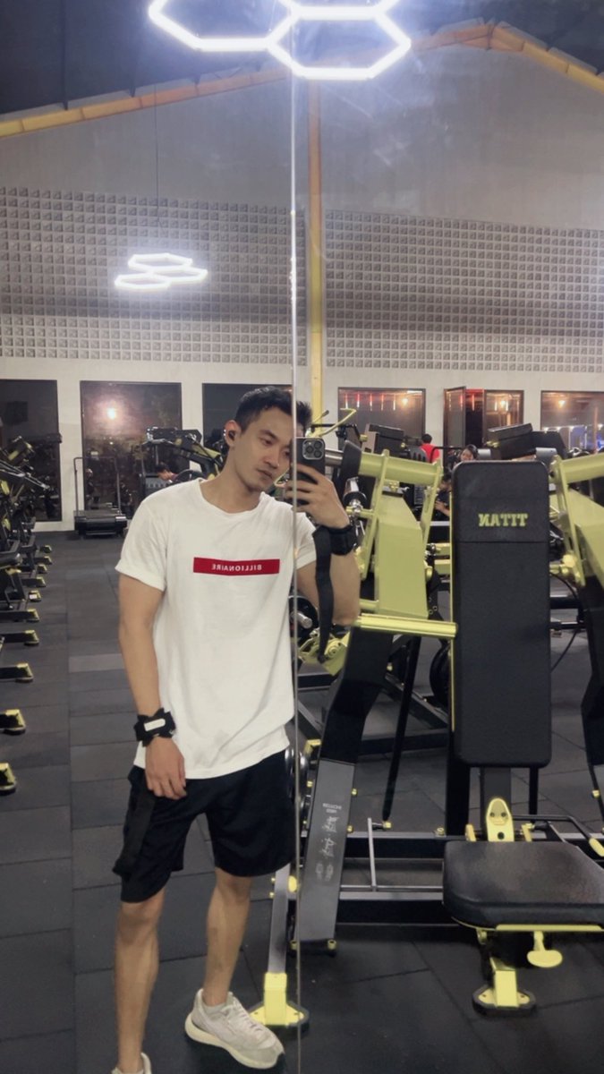 rezareeeeeeee's tweet photo. sesekali jenuh si. Soalnya gymnya sendirian terus 🥹
#gymlovers #fwbmalang #funmalang https://t.co/90FEC38ZZS