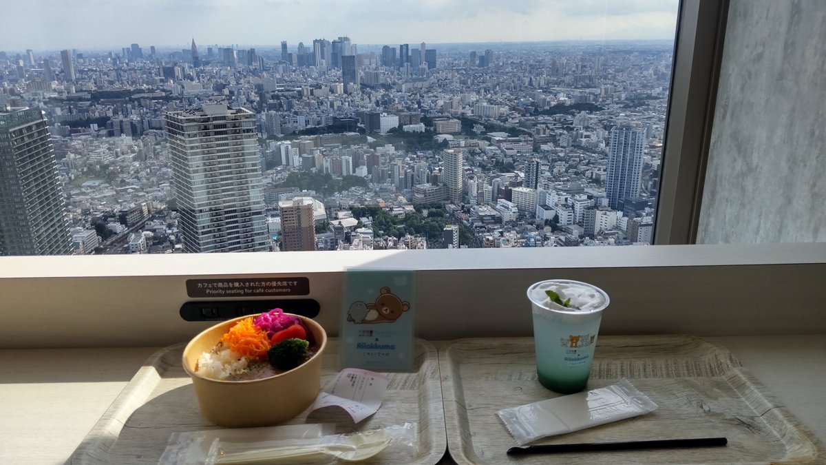 Tracon2's tweet photo. サンシャイン60のリラックマ展望台に来ました！
展望台と言えば、高い所で食べるカレーとか～♪
#サンシャイン60
#リラックマ
#カレー https://t.co/3z53rIxBjT