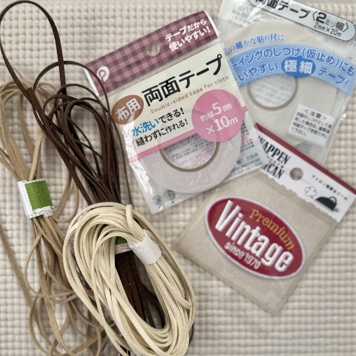 sa_yang38's tweet photo. 今日は魚津
今夜もきっと盛りあがりますよね♪

お留守番のわたしは
つぎの行き先に向けてワークシャツを
ちょっとだけ見直し手直し
ぶきっちょなので
やっぱり針と糸🧵は使わず
　
#PMC2 https://t.co/xsmyLn6PFZ