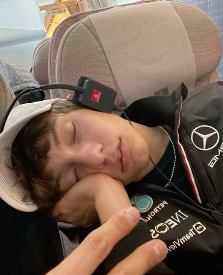 BITESYnorris's tweet photo. Karena ada yang minta dicariin Kimi, jadi hiiii yuk ada yang jadi bokem kesayangan grid F1. Walau Georgenya gak ada di sini, bisa lhooo diemong abang-abang papaya. (pls temani kami) 🥺🥺🥺🥺 https://t.co/r2peOVQkQO