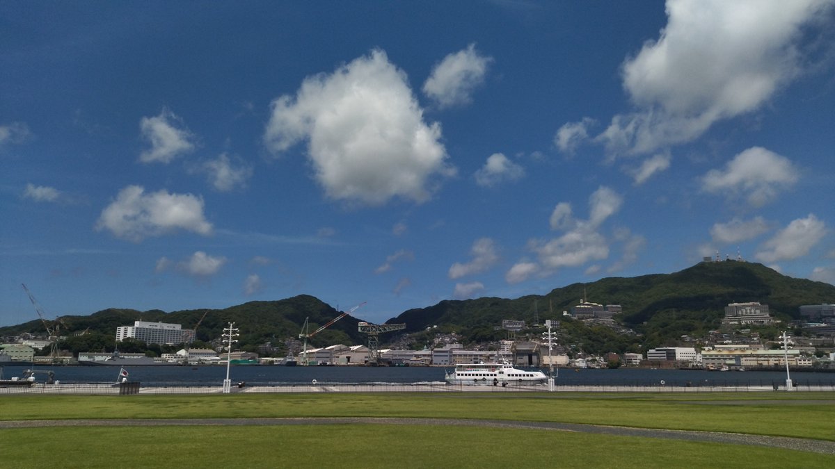 ArturGalata's tweet photo. 8月9日は長崎原爆の日。原爆の犠牲になられた方々に深く哀悼の意を表します。この美しい長崎の街と、日本のみなさんの優しい笑顔が永く守られますように。平和への祈りを込めて。 https://t.co/olI2k46nmB