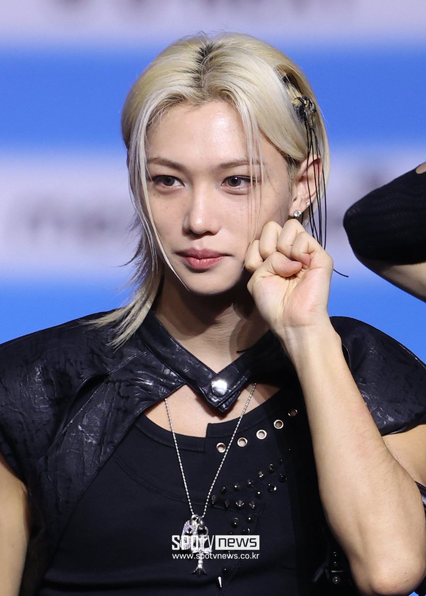 fuzzcat's tweet photo. 2026 SBS 가요대전 Summer 블루카펫 #필릭스 https://t.co/SiG8OQIwbK