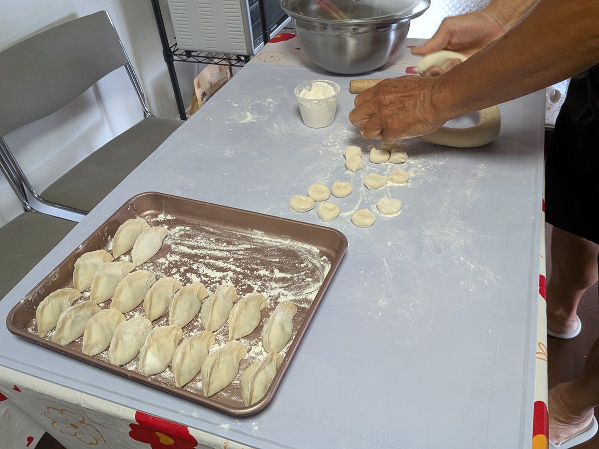 yasuko11040's tweet photo. 中国人の友達のお家でお父さん手作りのお料理をいただきました😋特に皮から作る水餃子が最高でした👍 https://t.co/TMBpdRKvHK