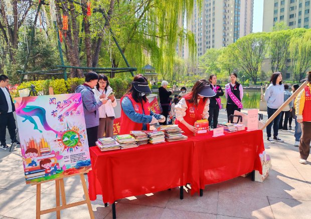 thanksweetari's tweet photo. Join our community book swap this Saturday at 2 PM in the central park! Bring your pre-loved books, take home new favorites—free and fun for all ages! https://t.co/JUZ2MbfPtn