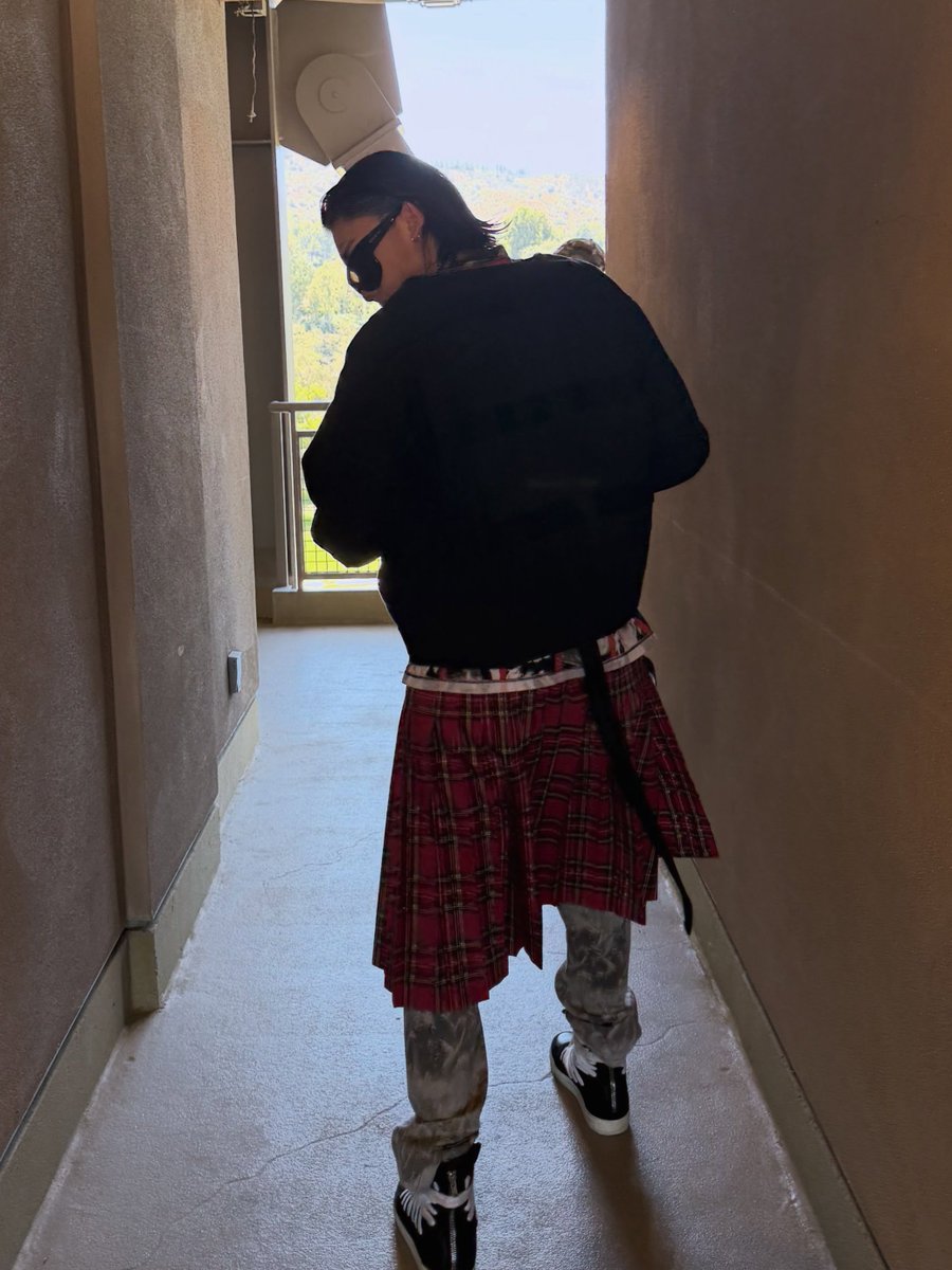 edamarnit's tweet photo. ready to asap rocky concert #marnit https://t.co/xgksWj2UPG