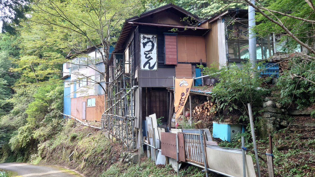 hemogurobinta's tweet photo. @CM400T 連日連夜の楽園における募金活動お疲れ様です‼️
某武正パイセンも食えなかったうどん家やってませんでした✨
参考までに3キロくらい1速で登ってきました！ https://t.co/jsAf9NaBPv