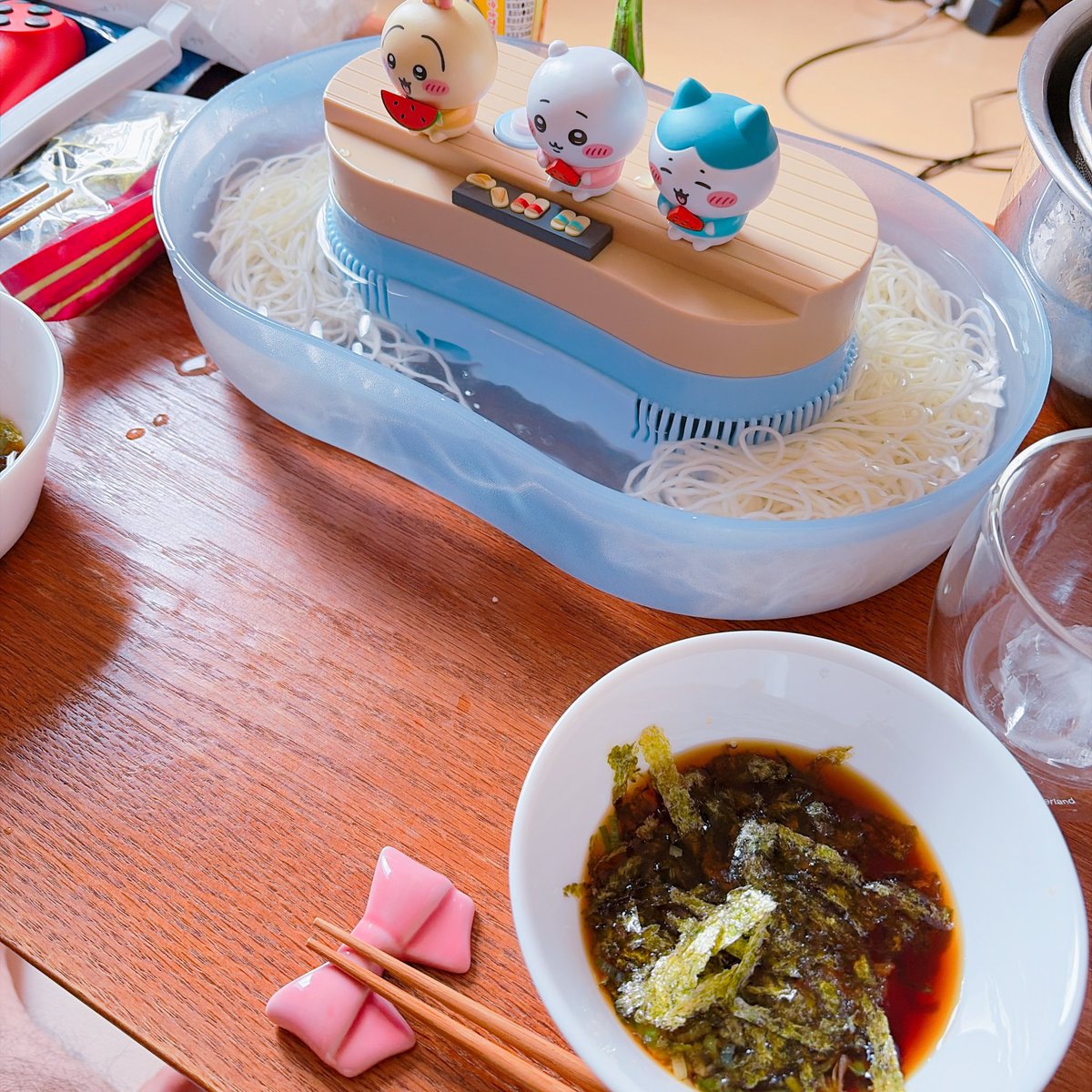 __usapinkmay's tweet photo. ちいかわの流しそうめん꒰՞o̴̶̷̤ᾥo̴̶̷̤՞꒱ https://t.co/WAmoOS2L3N