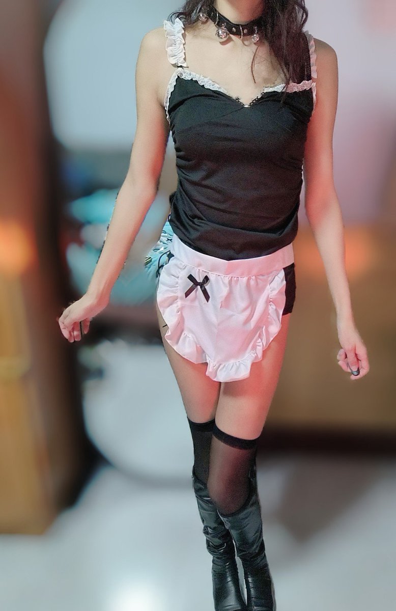 1LittleBear6's tweet photo. 留一张女仆装 这个衣服好喜欢，显示曲线 #第四爱 #四爱 #男娘 #男m https://t.co/sykkXIvob8