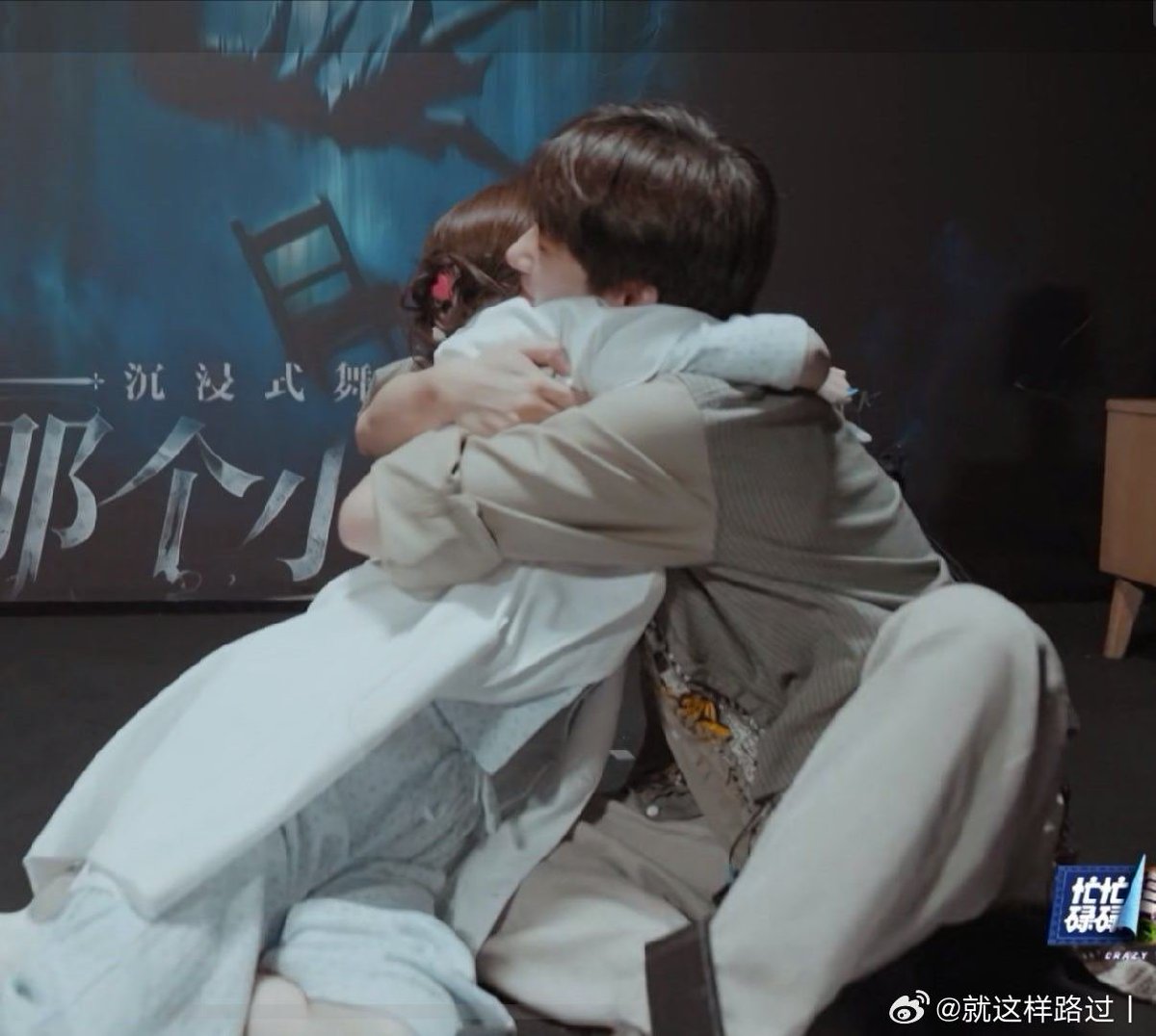 AngelRequizo's tweet photo. So why it looks like  Anyu hugging Xiwei like they are in the drama 😭 https://t.co/PRUAtDm7b3