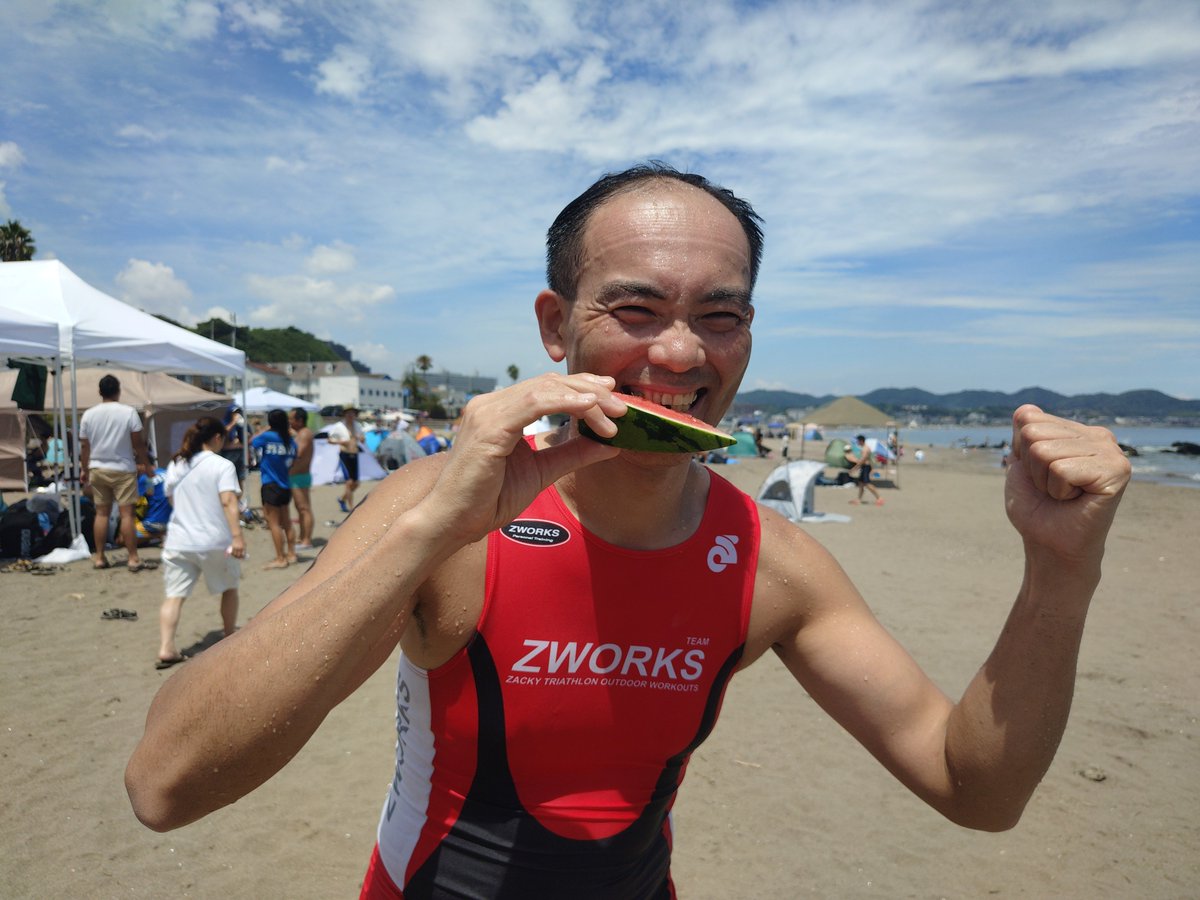 kattin_mk2's tweet photo. 三浦スイカOWS大会2026 完泳！＼(^o^)／

2.5km（1.25km×2周）

タイム  00:56:36:05
男子順位 68位/159人中
45-49歳男子順位 10位/16人中

心配だったクラゲなどは全く無くて、台風の影響による波やうねりも気にならず、とても泳ぎやすかった〜(≧∇≦)b

スイカが冷たくて甘い！(´～｀*)ﾓｸﾞﾓｸﾞ https://t.co/RZKwvU0hg7
