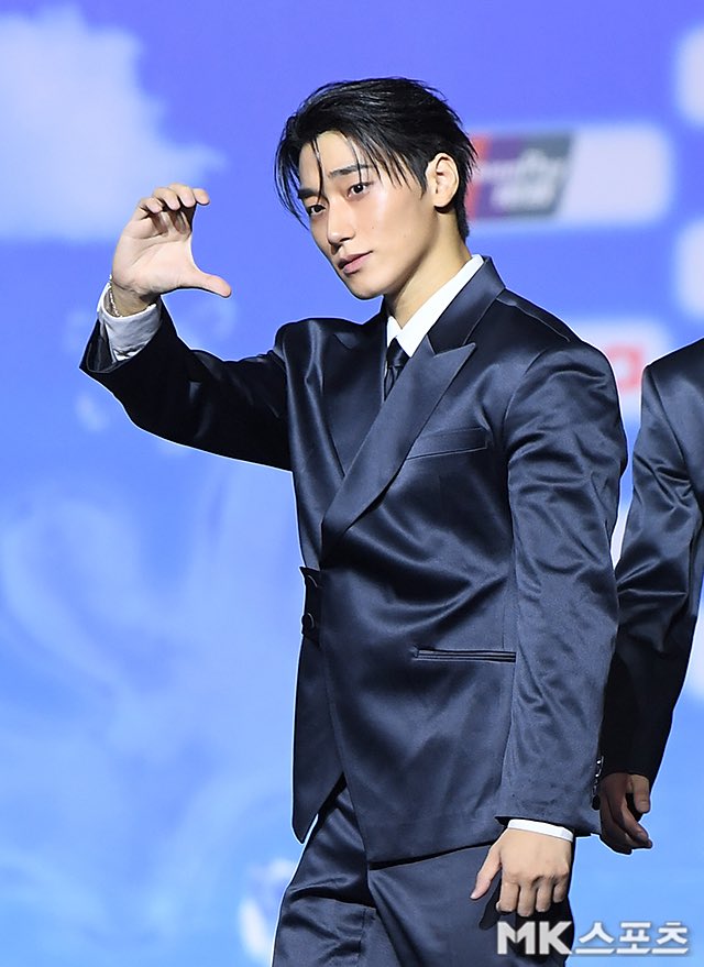 SANBABOofficial's tweet photo. 📸 가요대전 summer 레드카펫 #최산 https://t.co/wdqoxkWTjV