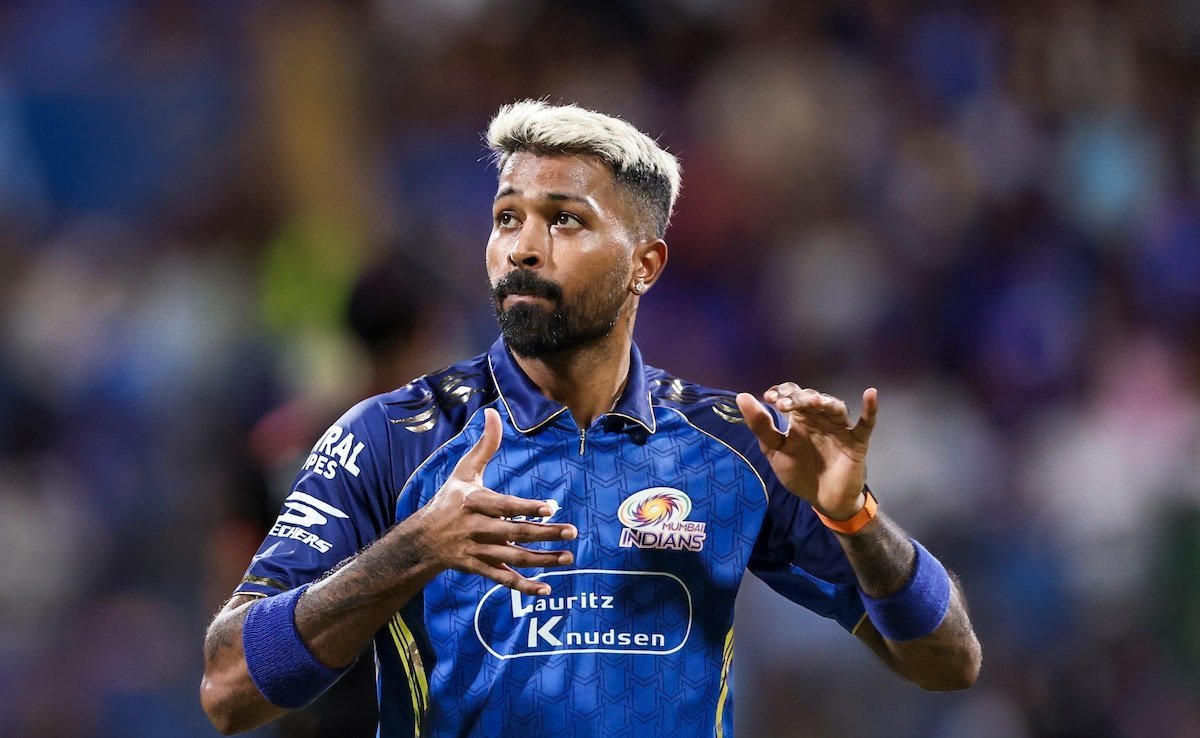 IndianCricketHQ's tweet photo. 🚨 MI BREAKS SILENCE ON SHOCK TRADE REPORTS 🚨

"No trade talks are happening." Mumbai Indians have officially responded, saying every option is being reviewed, but nothing has been finalized yet. 👀 https://t.co/vd5xthkqdS