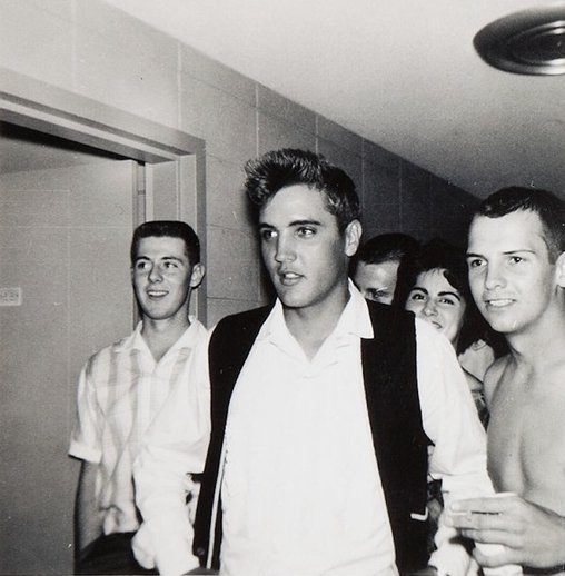 AboutElvis's tweet photo. ON THIS DAY
August 9, 1958. Western Hills Inn - Euless, Texas.
#Elvis #Elvis1958ย #ElvisPresley #elvismonth #ElvisHistory #Elvistheking #Elvis2026 https://t.co/QsYqFT0rcL