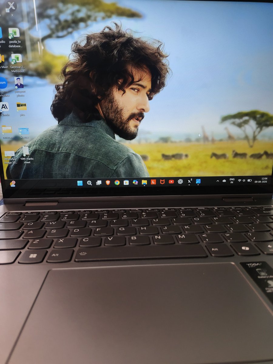 SRR2005's tweet photo. Abba abba BABU merisipothunadu laptop wallpaper lo 🥹🫶🏻💖💖💖
#Varanasi
#HBDsuperstarmahesh https://t.co/0HrZAMN7VT