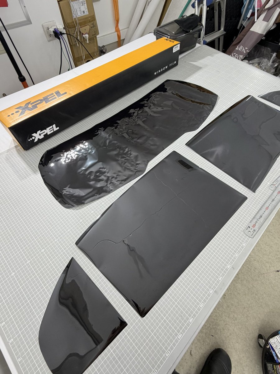 film_factory987's tweet photo. AMG Aクラス
XPEL スモーク 5% 施工完了🔥

これは凄い

まさに“壁”のような遮熱性能

美しいスモークでありながら
熱を圧倒的に遮断

これ以上、何を求めるのか

最強の遮熱スモーク
XPEL XR PLUS 5%🔥

#amg #XPEL #cartint #カーフィルム https://t.co/RJItGrtpUx