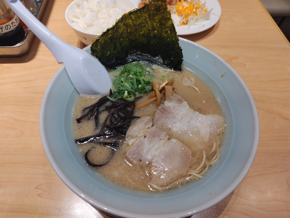 naruzi777's tweet photo. 久留米ラーメン@麺屋 吉蔵 VIERRA小倉店

20年振りに食べました😅まだ店舗があったことに驚きました😅良き思い出です☺️ https://t.co/ppOBBb6tSN