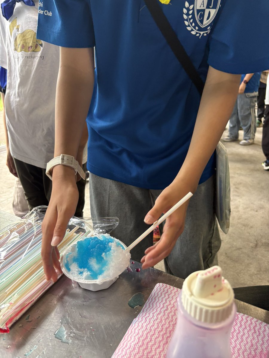 adachi_junior's tweet photo. 15:00頃
テント講習の後はかき氷です🍧🥄

暑い中頑張ったので、冷たいかき氷が体に染みます☺️ https://t.co/MFYBJ6QgSr