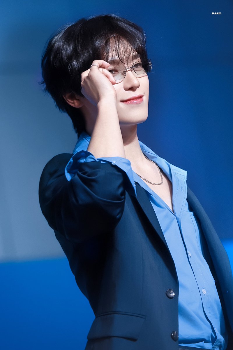 DashForDino211's tweet photo. 260809 SBS 가요대전 BLUE CARPET

#디노 #DINO #이찬 #ディノ
#세븐틴 #SEVENTEEN
@pledis_17 https://t.co/VZVv03WtNU
