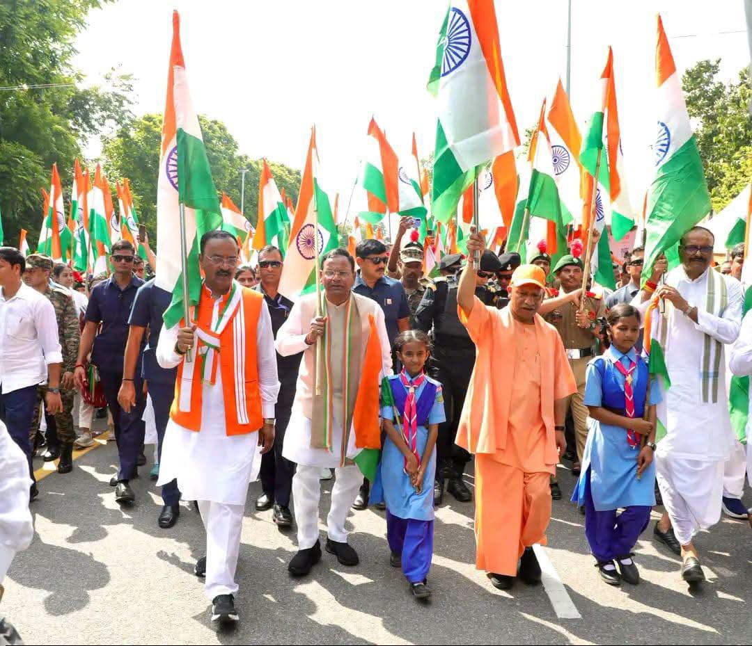 NeerajSinghSays's tweet photo. 🇮🇳 तिरंगा हमारी शान है, राष्ट्रभक्ति हमारी पहचान है। 🇮🇳

आज लखनऊ में आयोजित भव्य ‘तिरंगा यात्रा’ में सहभागिता की। इस अवसर पर माननीय मुख्यमंत्री श्री योगी आदित्यनाथ जी, माननीय प्रदेश अध्यक्ष श्री पंकज चौधरी जी, उपमुख्यमंत्री श्री केशव प्रसाद मौर्य जी एवं श्री ब्रजेश पाठक जी, अभियान संयोजक श्री ब्रज बहादुर जी, श्रीमती अर्चना मिश्रा जी सहित माननीय मंत्रीगण, विधायकगण एवं पार्टी के वरिष्ठ पदाधिकारीगण की गरिमामयी उपस्थिति रही।

हाथों में लहराता तिरंगा, हृदय में राष्ट्रप्रेम और भारत माता के जयघोष से गूंजता वातावरण देशभक्ति की अद्भुत अनुभूति करा रहा था। 🇮🇳

यह तिरंगा यात्रा राष्ट्र की एकता, अखंडता और गौरव के प्रति हमारी सामूहिक प्रतिबद्धता का प्रतीक है।

आइए, तिरंगे की आन-बान-शान को सदैव सर्वोच्च रखते हुए सशक्त, समृद्ध और विकसित भारत के निर्माण में अपना योगदान देने का संकल्प लें।

भारत माता की जय!
वंदे मातरम्! 🇮🇳

#TirangaYatra #HarGharTiranga #RashtraBhakti #VandeMataram #BharatMataKiJai #YuvaShakti #ViksitBharat #BJP4UP #Dharmpalsingh #NarendraModi #YogiAdityanath #PankajChaudhary #sunilbansal #AmitShah
