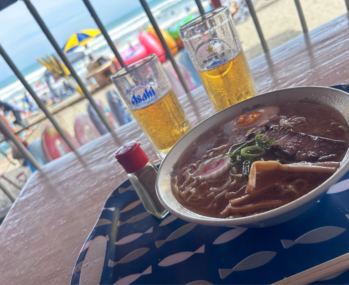 Ryuchankawamura's tweet photo. 今年も静波海水浴🏖️

波高め🌊
カンカン照りでなく風もありちょうどよい気候☀️

ひたすらビール🍺を飲んでます😹 https://t.co/UN4G9JOyxv