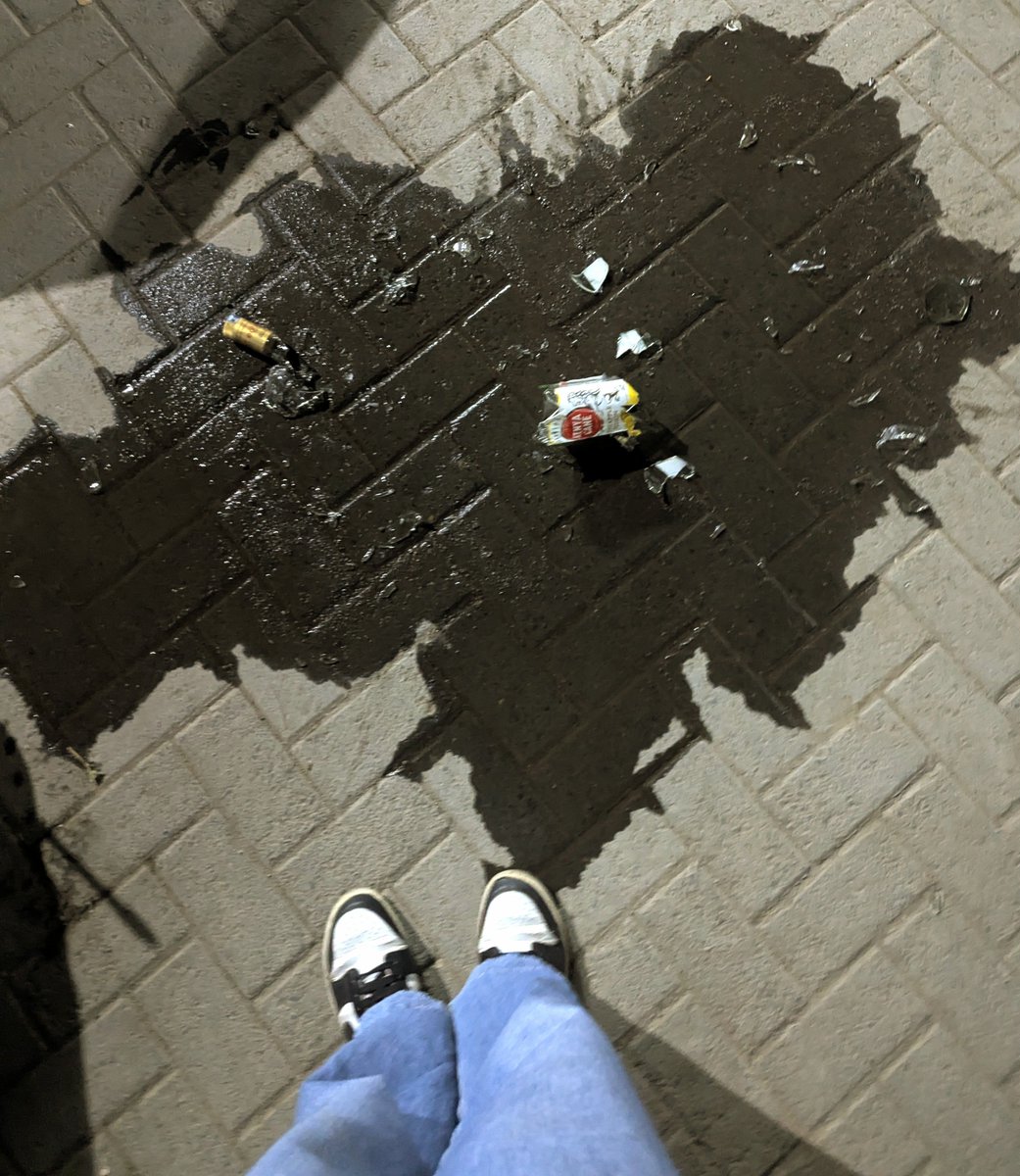 Aaron_Ronn_'s tweet photo. Me: "Hello, sijui nitawaambia aje.."
Them: "Fika tu, utatuambia tukikunywa" https://t.co/D1JToFn6kH
