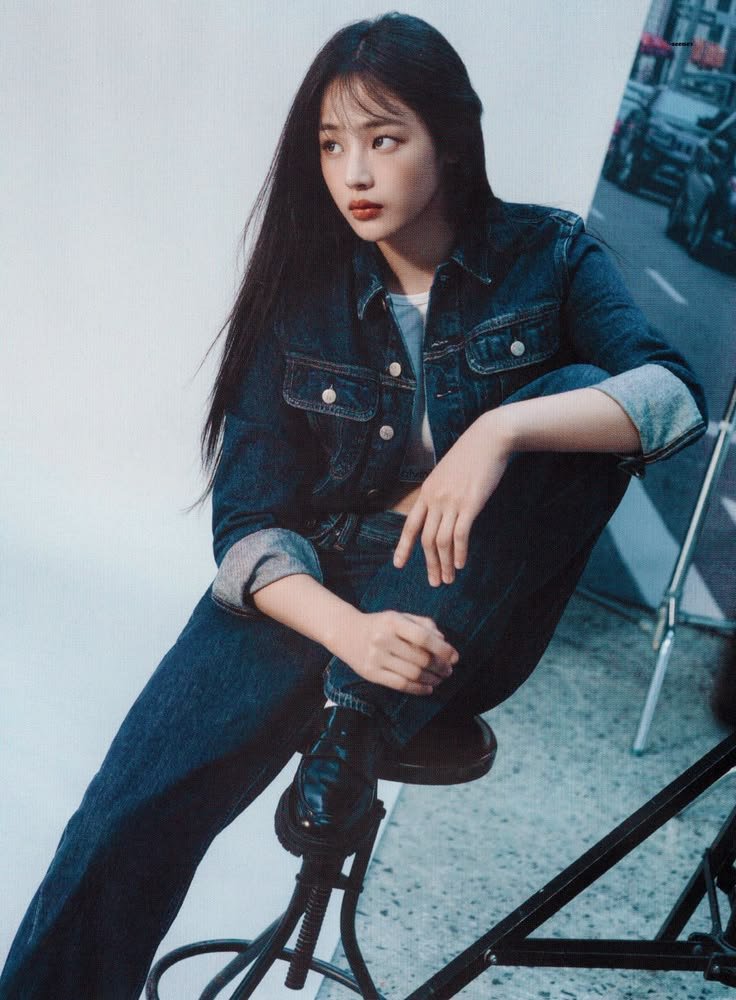 gomjiciones's tweet photo. she is not a minimalistic fem or masc she's just a versatile queen some of yall wouldnt understand https://t.co/Jt93PJqgCJ