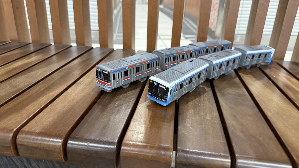 ShinKyp1's tweet photo. 東急3000系にも会うことができましたが、リニューアル塗装の方は残念ながら運行されていませんでした😩😩
＃プラレール
＃3Dプリンター
＃改造プラレール
＃東急 https://t.co/vKW98WJSas