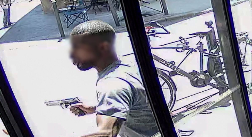 F_Desouche's tweet photo. Montpellier (34) : Pistolet, couteaux, machettes, drogue… barbiers, épiceries de nuit, commerces à emporter : le centre-ville se dégrade, « c’est plus qu’un point de deal » selon le premier adjoint à la sécurité
https://t.co/q455DuWjIS https://t.co/hhbCznCoxE
