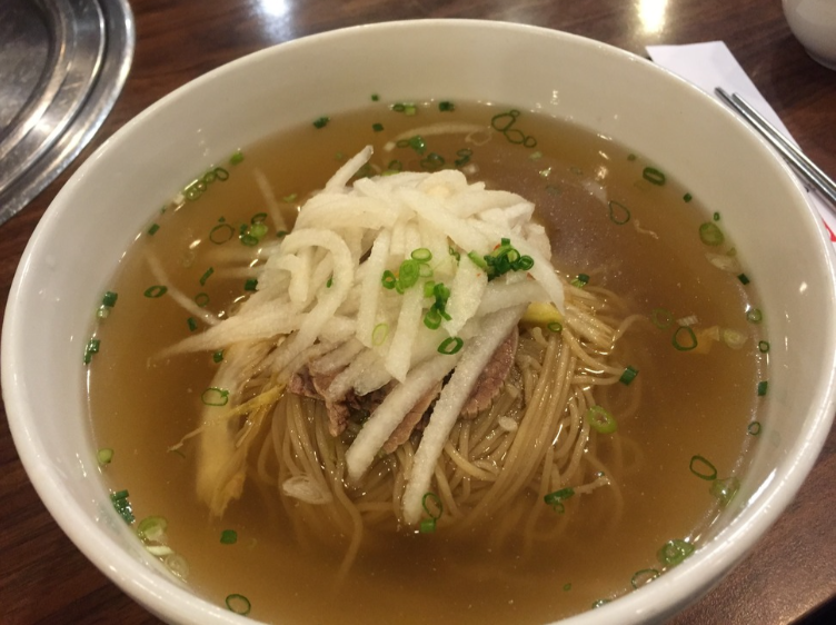 Aurora_5100's tweet photo. 전국 맛집 어디 갈지 고민이라면 일단 여기 저장하세요.

내비 찍고 가장 많이 찾아간 전국 맛집 TOP 10 

1위 성심당 — 대전
2위 우래옥 — 서울
3위 청초수물회 — 속초
4위 동화가든 — 강릉
5위 춘천통나무집닭갈비 — 춘천
6위 금수복국 — 부산
7위 삼원가든 — 서울
8위 진주집 — 서울
9위 영동설렁탕 — 서울
10위 옥돌돼지갈비 — 천안

여행·드라이브 가서
“뭐 먹지?” 할 때 이거 하나만 보세요 👀

※ 집계 기간·기준에 따라 순위는 달라질 수 있어요.