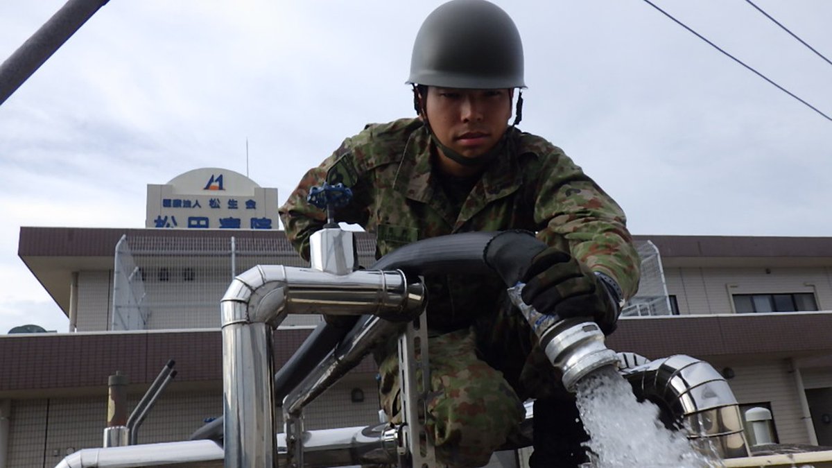 JGSDF_MA_pr's tweet photo. 【 #令和８年熊本地震 における災害派遣】
「必要な水を、必要な場所へ。」
#中部方面隊 は、中部方面後方支援隊等からなる給水支援隊（第１０後方支援連隊（春日井駐屯地）・第１４後方支援隊（善通寺駐屯地）・中部方面衛生隊（伊丹駐屯地））により給水支援を実施中です。被災者の力になれるよう、隊員一人ひとりが使命感をもって活動を続けてまいります。
#自衛隊 #災害派遣 #命を守る #給水支援