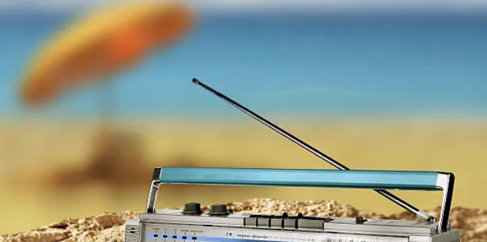 roulettefm's tweet photo. Een zomerse #zondag midden in de #vakantie. En toch zijn o.a. Tom van Helderen met de 80's Lunch en René van den Abeelen met MuziekTherapie present. En een heerlijke middag met de Roulette FM Classics! Luister via 106.6FM, DAB+ en https://t.co/oy76vr20P4 #Utrecht #DeBilt #Zeist https://t.co/cvNlRemMIU