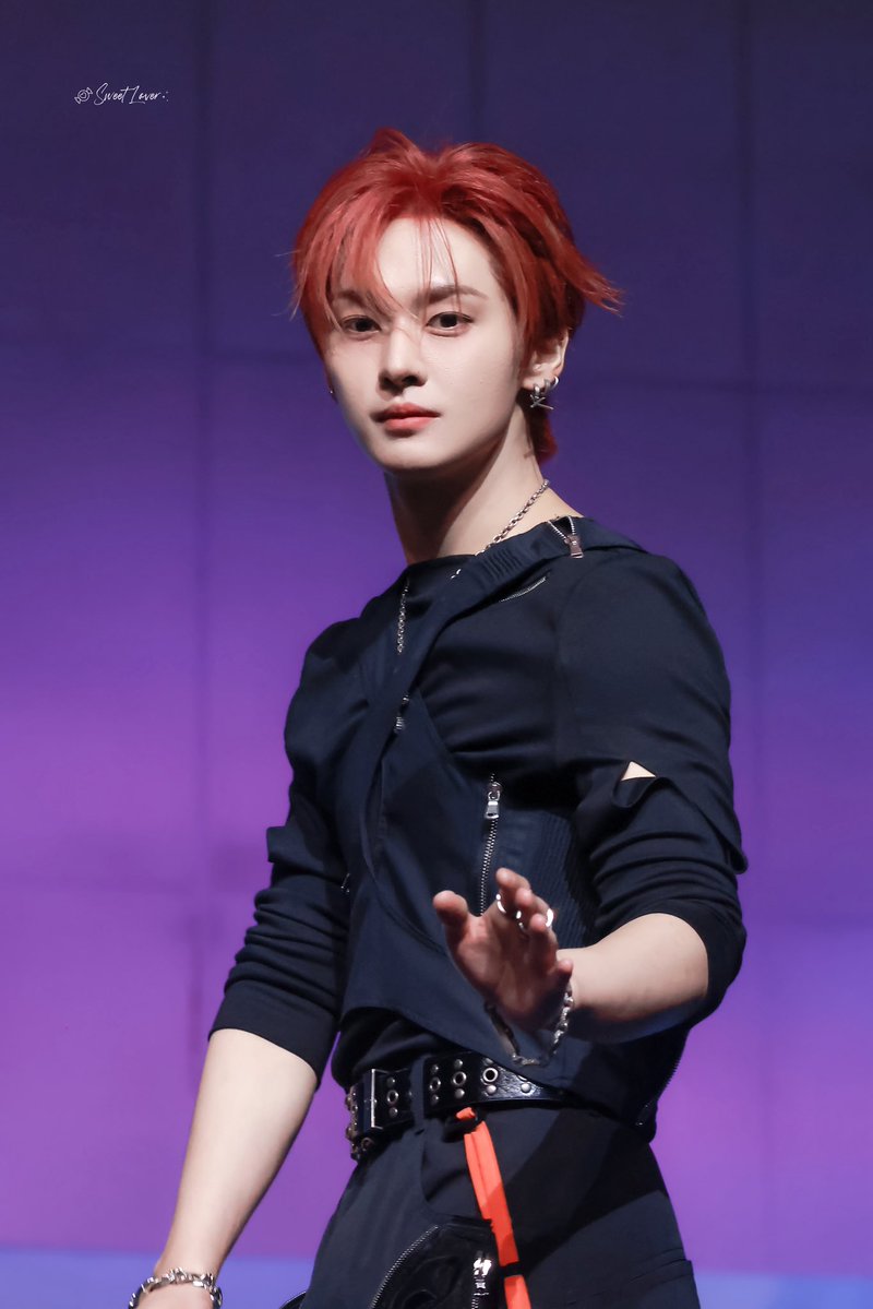 SweetLover_1025's tweet photo. 260809  SBS

#Straykids #스트레이키즈  
#Leeknow #리노 https://t.co/CjIsxnCbPO