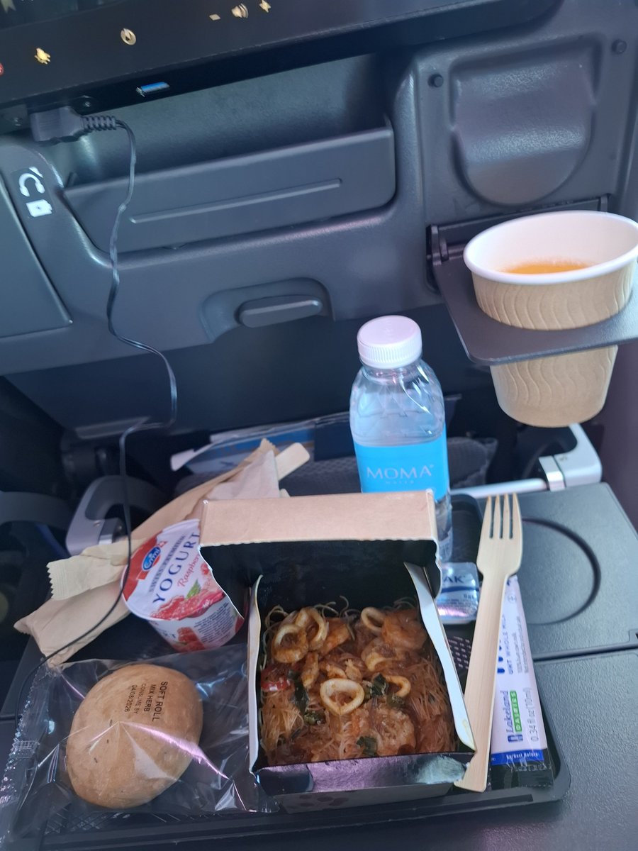 AnaRahm42874356's tweet photo. Naik pesawat SingaporeAirline.... https://t.co/bZ8XEUV6nJ
