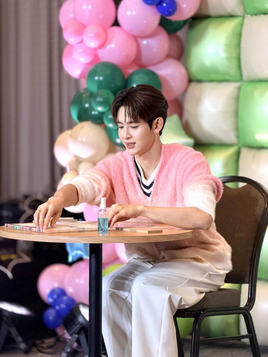 Mela_Brand's tweet photo. คุณครูเจมส์ศุบอกว่าใครทำได้น้อยกว่า5คะแนน จะให้ลบทำใหม่ คุณครูขาาาาาา….. 
𝐌𝐞𝐥𝐚 𝐋𝐚𝐮𝐠𝐡&amp;𝐏𝐥𝐚𝐲 𝐰𝐢𝐭𝐡 𝐉𝐀𝐌𝐄𝐒 𝐒𝐔💙🌸

LAUGH AND PLAY WITH JAMES SU
 #MELAxJAMESSU

#JamesSu
#MeLa #MelaThailand https://t.co/QLvevrbTcW