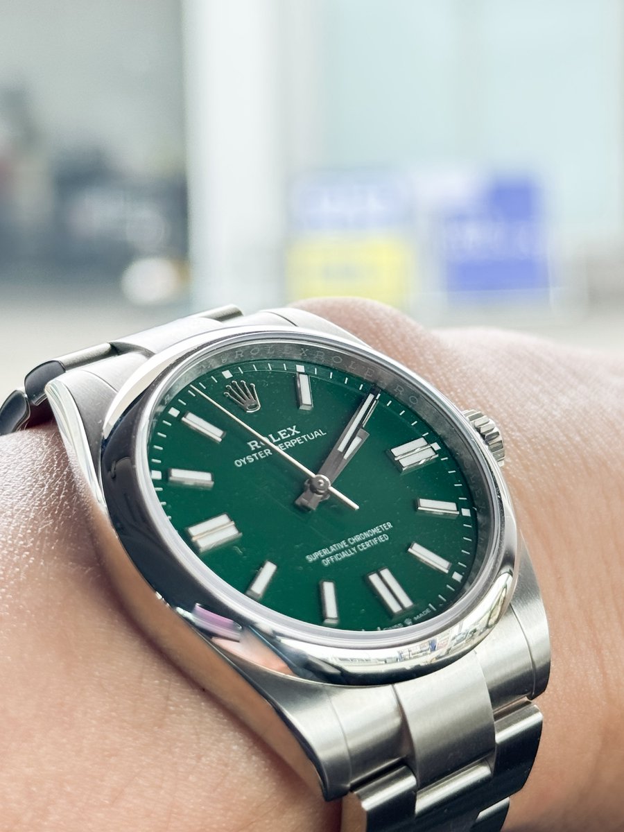 sanchaaaan_'s tweet photo. ⛽️入れて少し🛍️へ🚗
#Rolex #OP41
#OysterPerpetual https://t.co/HyU0RjEVJ1