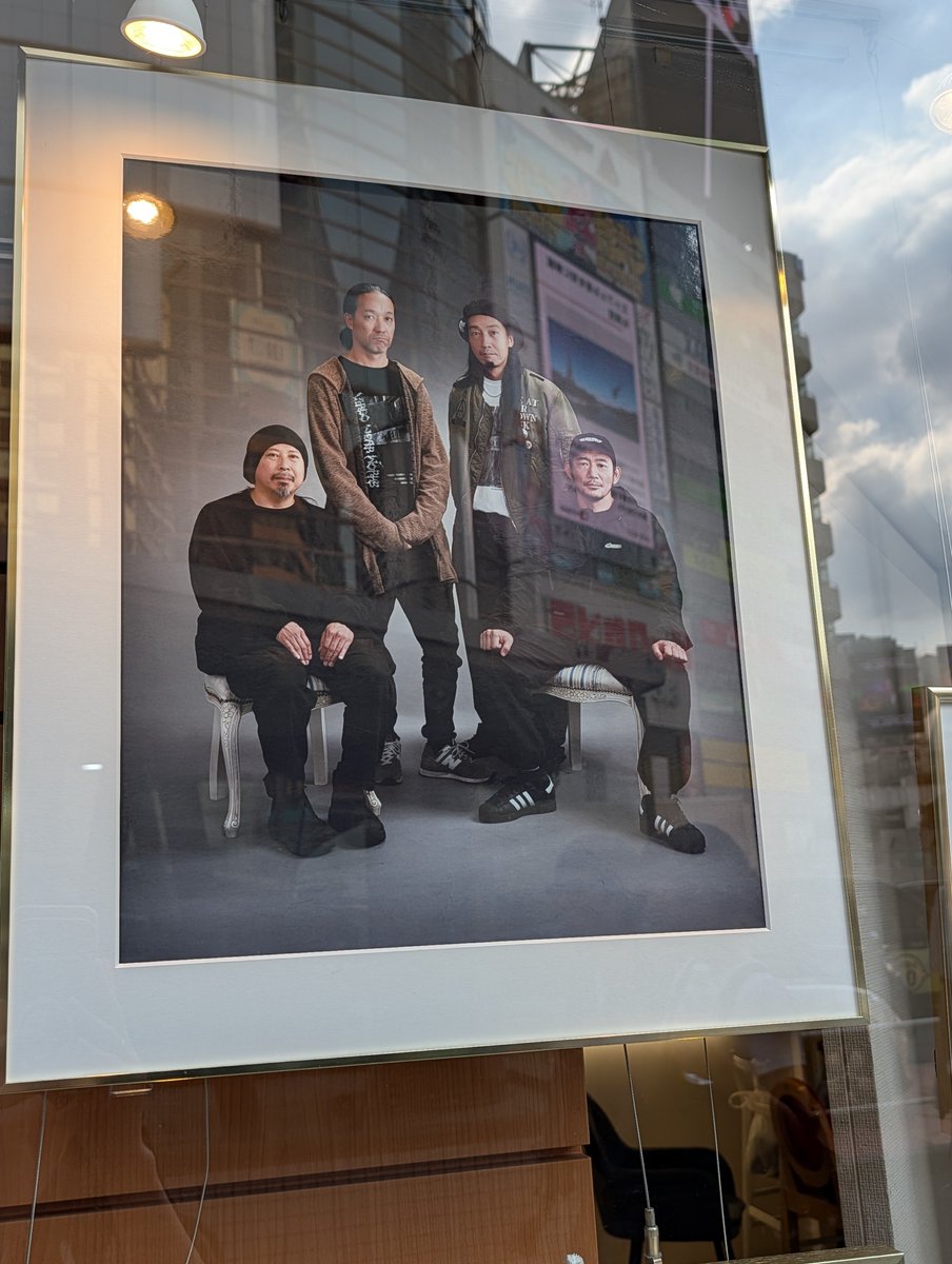 Youki_normal's tweet photo. 渋谷の写真屋さん（家族写真とか撮るとこ）よく見たらBRAHMANで笑ったwwwwえwww知らなかったwww https://t.co/jGt2tiMWV9