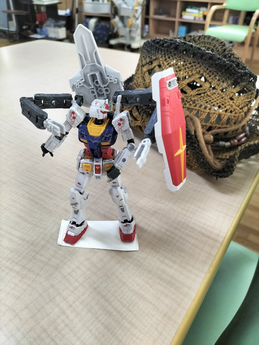 azinishiki's tweet photo. 久しぶりの投稿
介護
施設にガンプラ持ち込み
組立てます〜帰宅したらジャンクから捜して武器持たそー楽しみー#ガンプラ https://t.co/9JtmAjQG88
