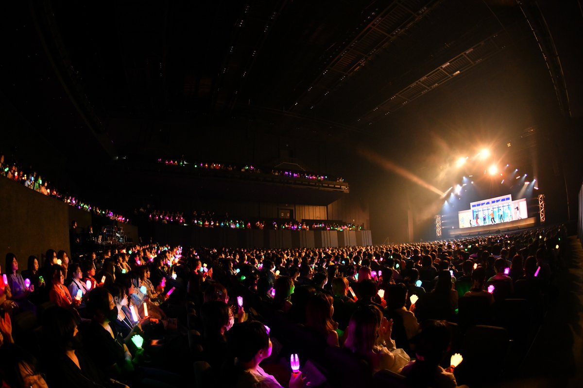 charisma__house's tweet photo. ✈️＼＼\\ ☁️ //／／✈️
#カリスマハウスツアー
DAY2 昼公演終了！💥
✈️／／// ☁️ \\＼＼✈️

昼公演も盛り上がったねえ🔥🔥

泣いても笑っても次がラストだー🥺
駆け込み参戦も可能デス🫵

🎪当日券：https://t.co/QA4REFhoas
💻配信チケット：https://t.co/LE8wCjiqIl https://t.co/ApIedQwNpr