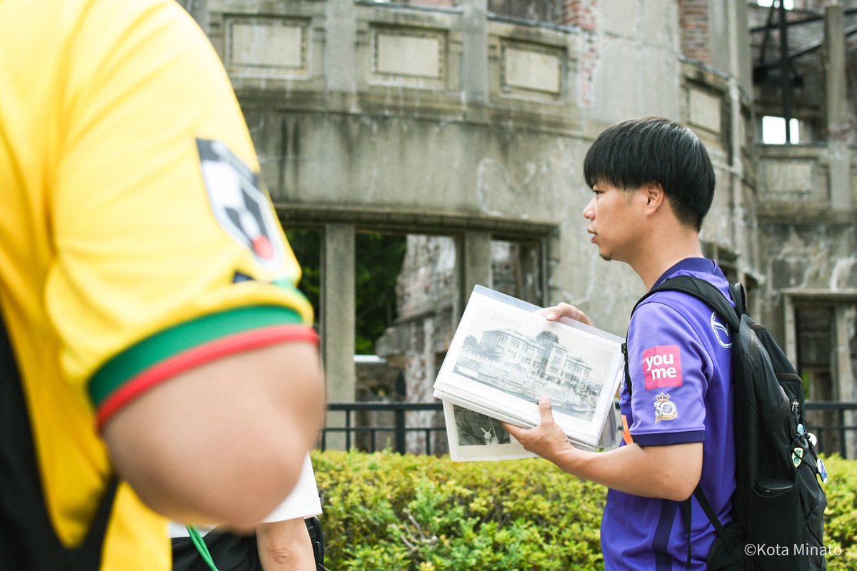 86guide's tweet photo. 今日もたくさんのジェフサポさんが参加してくださいました。サッカー、サンフレがきっかけで平和を考える。広島だからこそ出来ることだと思っています。この輪がすこしずつ広がっていきますように🕊️

#ピースマッチガイド
#サッカーと平和
#jefunited
#ジェフサポ広島遠征 https://t.co/dMZsc1B6qg